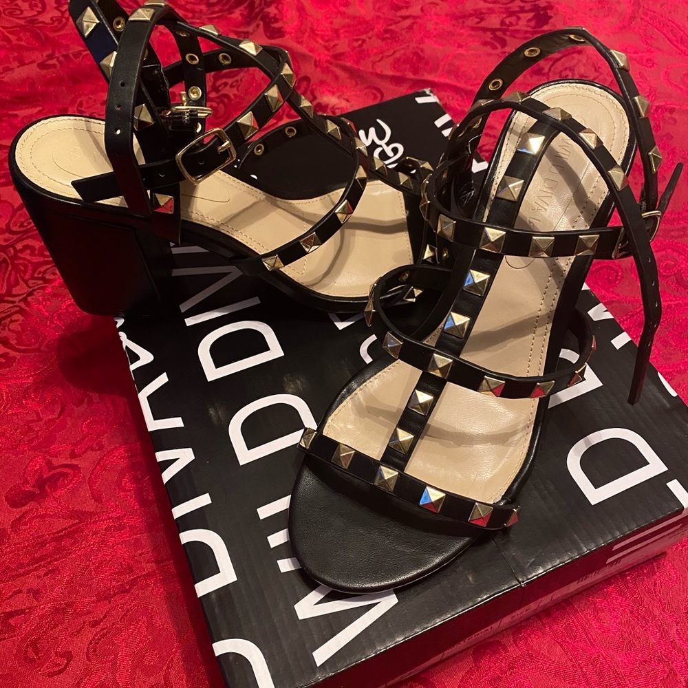 Wild Diva Lounge  Black & Gold Wide Heels